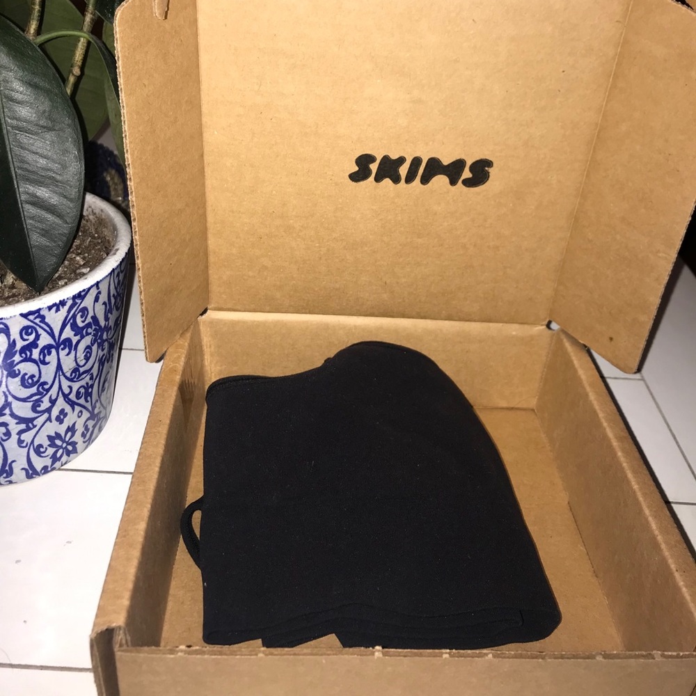 SKIMS-SCULPTING SCOOP NECK BRALETTE